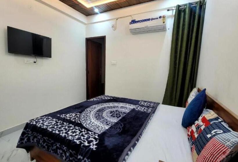 Отель Goroomgo Satya Dehradun