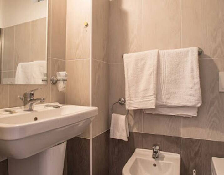 هتل Goroomgo Satyam Int. By Dalhousie