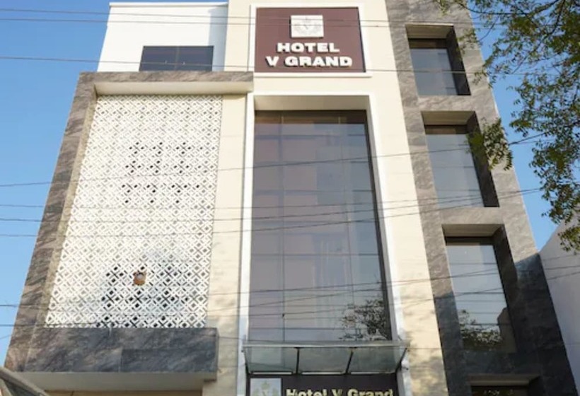 Отель Goroomgo V Grand Bareilly