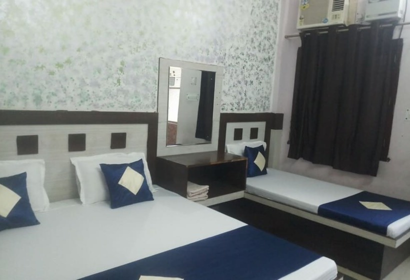 בית מלון כפרי Goroomgoshri Parmana Guest House Mathura