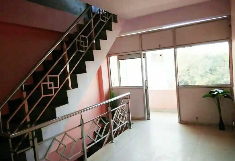 בית מלון כפרי Goroomgoshri Parmana Guest House Mathura