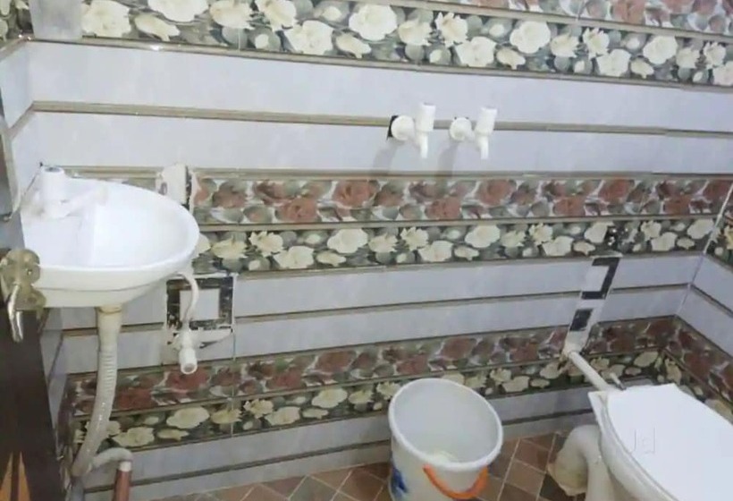 בית מלון כפרי Goroomgoshri Parmana Guest House Mathura