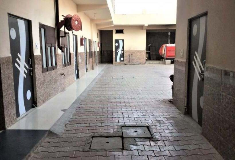 Hotel Goroomgo Jayanti Dham Mathura