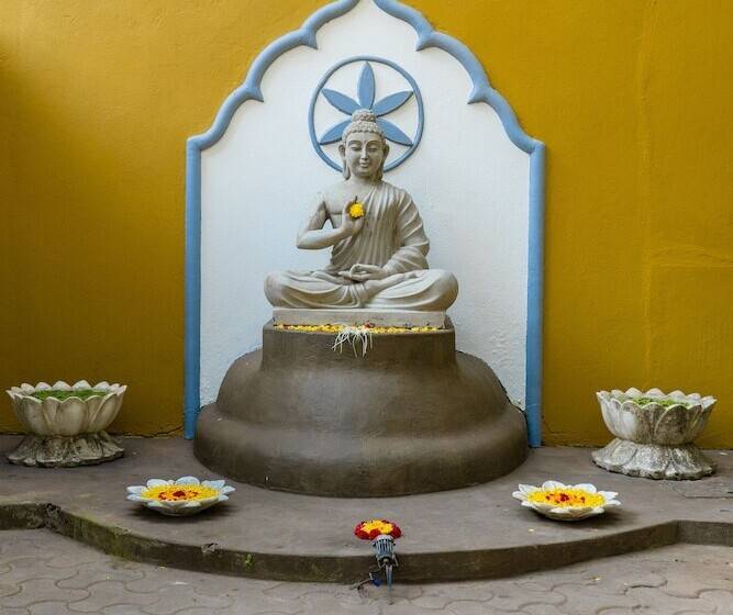 בית מלון כפרי Justa  Morjim Beach Resort And Spa