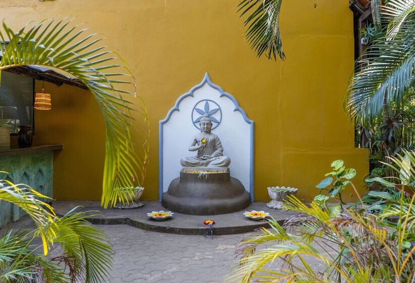 Hotel Justa  Morjim Beach Resort And Spa