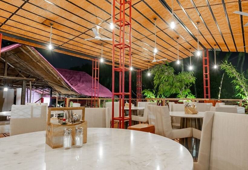 בית מלון כפרי Justa  Morjim Beach Resort And Spa