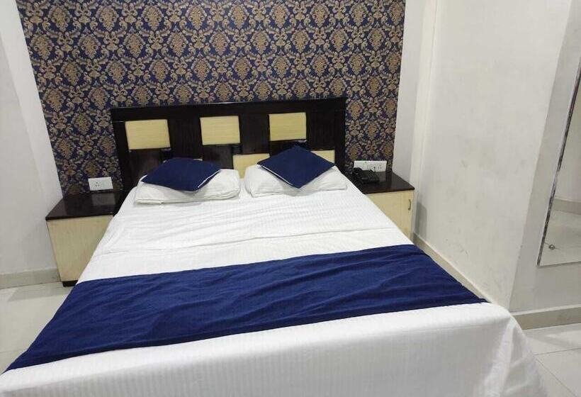 Отель Pph Living  Live Inn