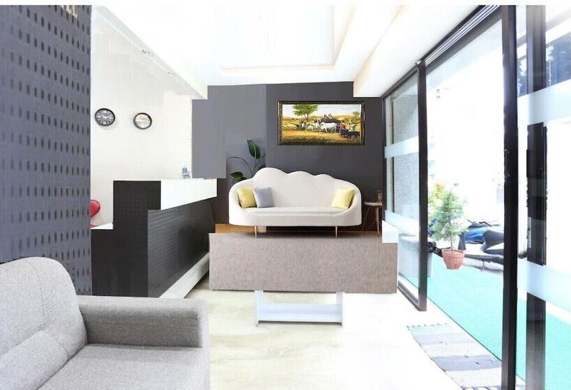 Отель Pph Living  Live Inn