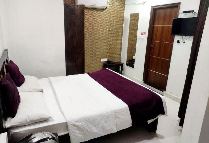 Отель Pph Living  Live Inn