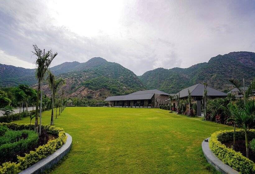 Отель Pushkara Resort And Spa