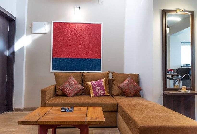 فندق Pushpam Lords Resort Karjat  Pure Veg