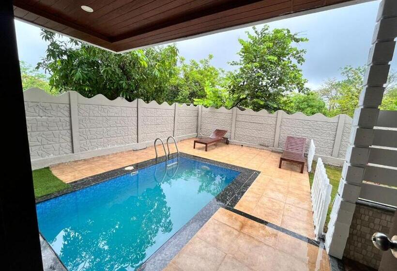 فندق Pushpam Lords Resort Karjat  Pure Veg