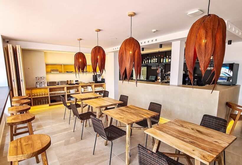 فندق S´estancia Suites