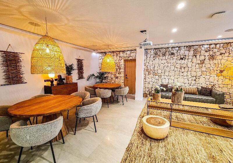 فندق S´estancia Suites