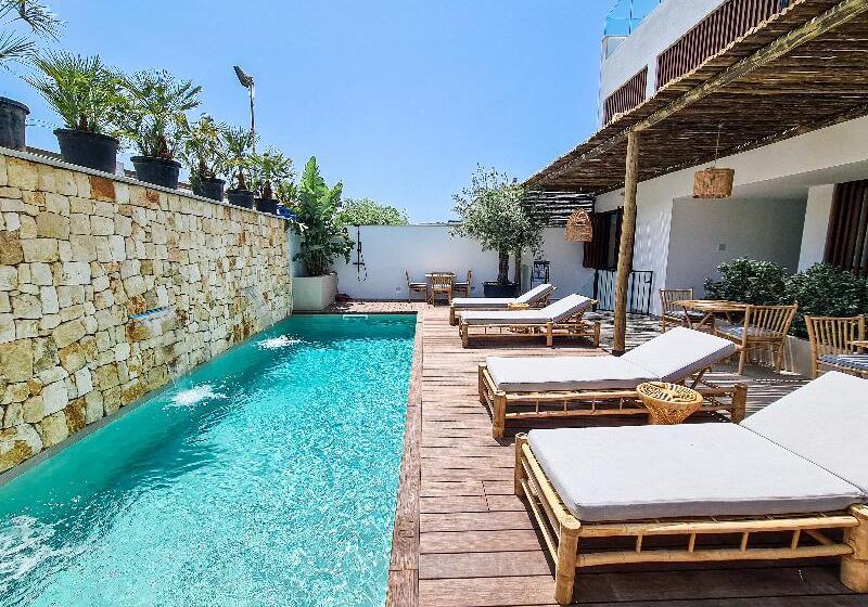 فندق S´estancia Suites