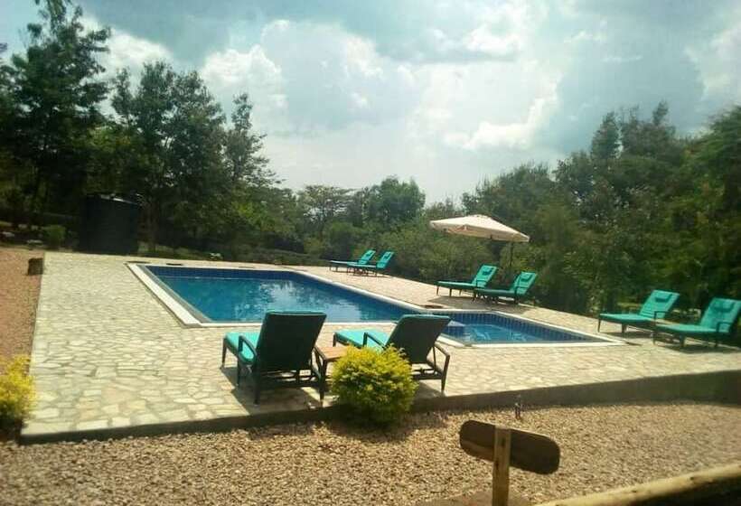 هتل Simba Safari Camp