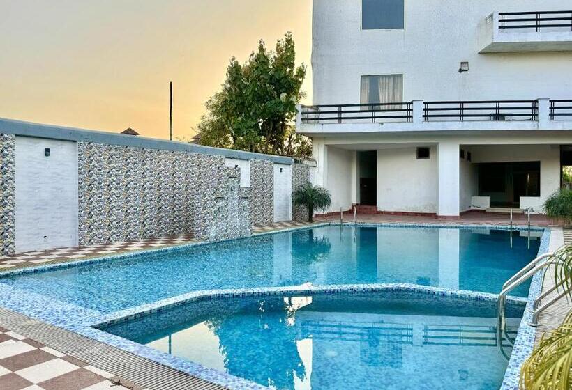 ホテル Sumedha G Village Resort And Spa