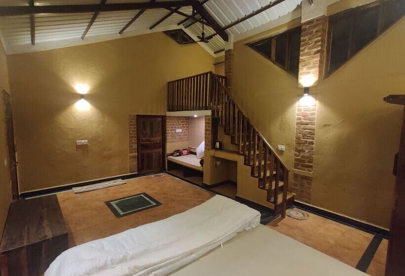 בית מלון כפרי Surwahi Social Ecoestate Kanha