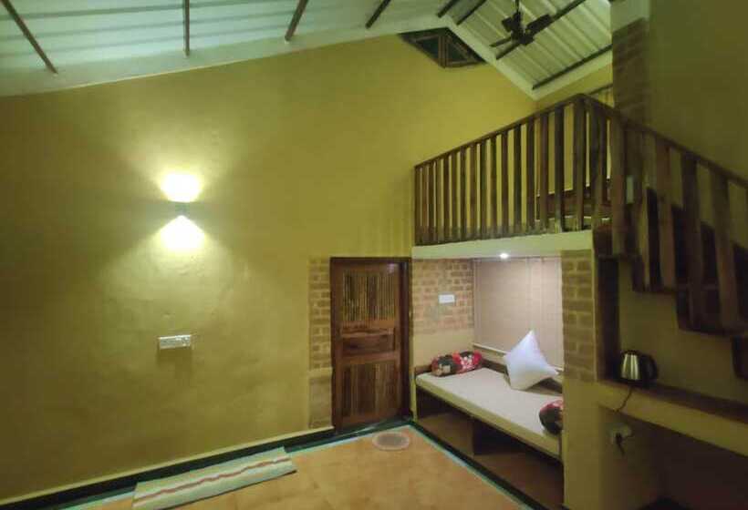 호텔 Surwahi Social Ecoestate Kanha