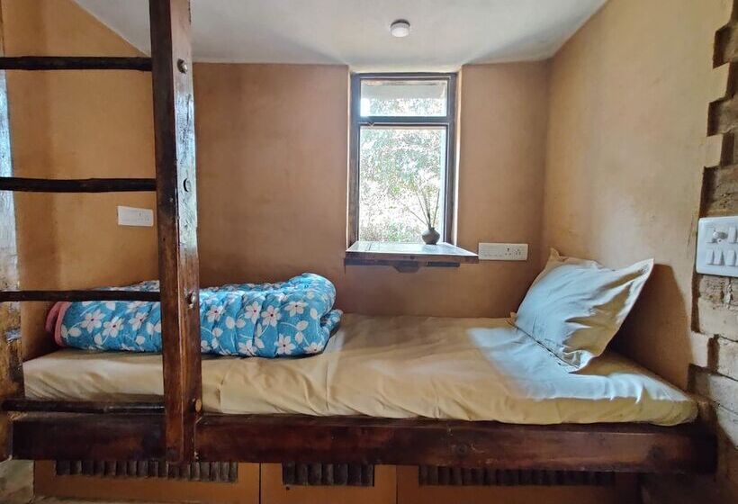 בית מלון כפרי Surwahi Social Ecoestate Kanha