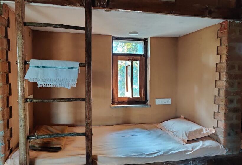 בית מלון כפרי Surwahi Social Ecoestate Kanha