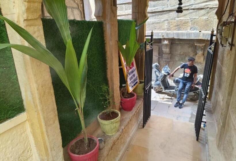 Hotel Goroomgo Temple View Jaisalmer