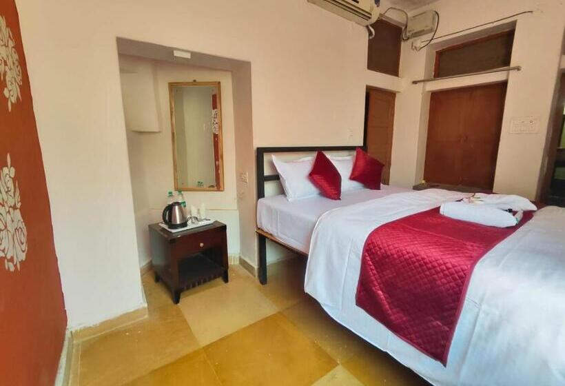 Hotel Goroomgo Temple View Jaisalmer