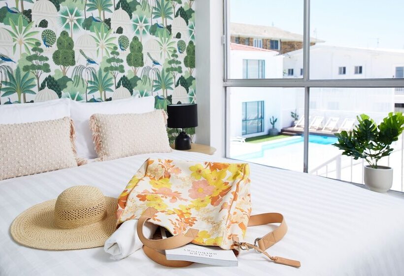 هتل Tessa S On The Beach Boutique