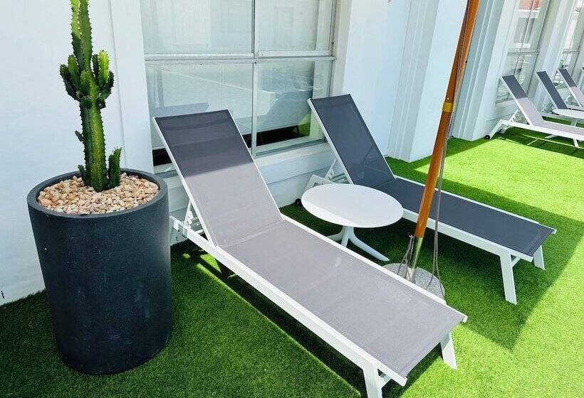 هتل Tessa S On The Beach Boutique