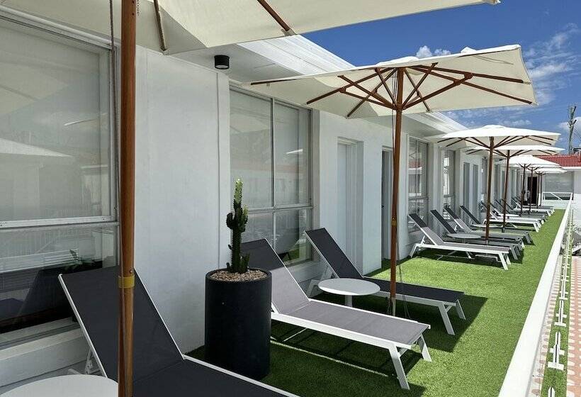 هتل Tessa S On The Beach Boutique