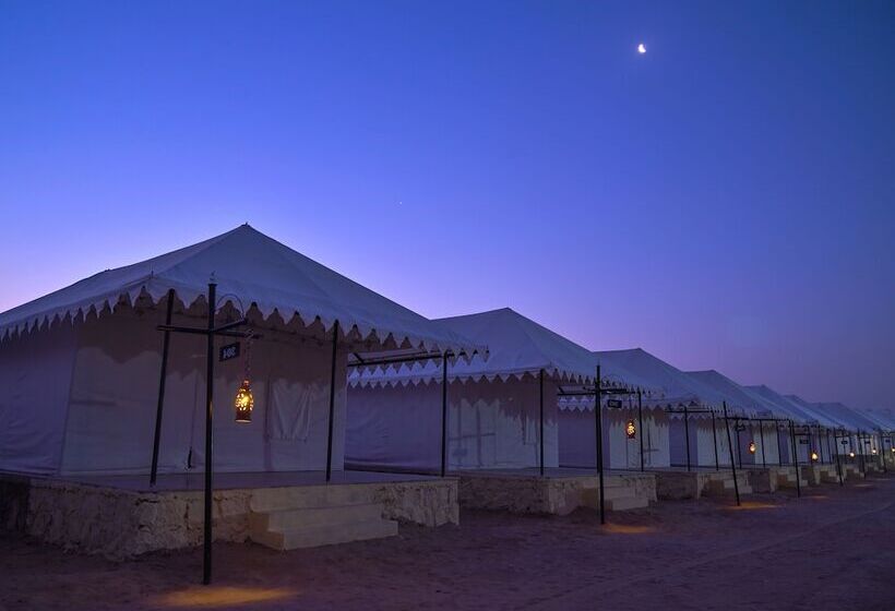 Отель The Carvaan Resort