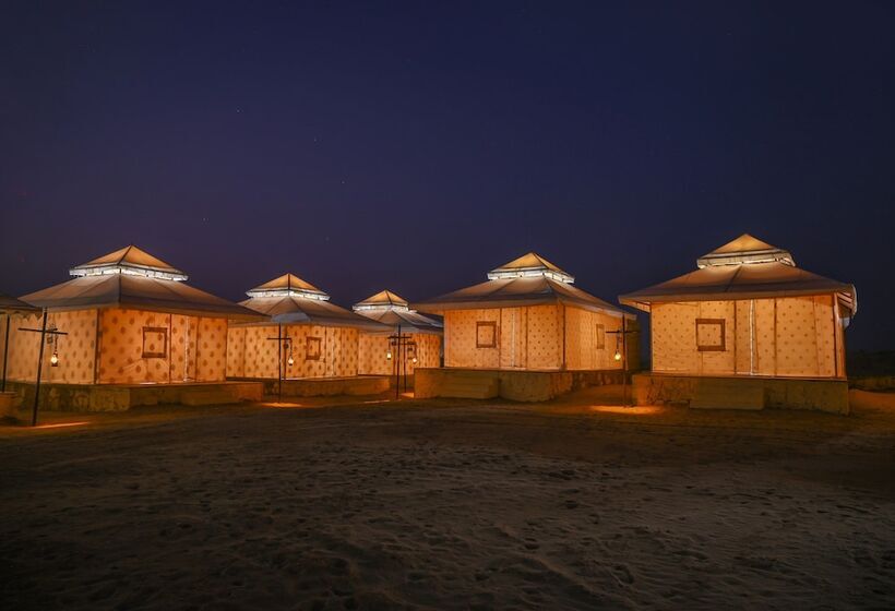 Отель The Carvaan Resort