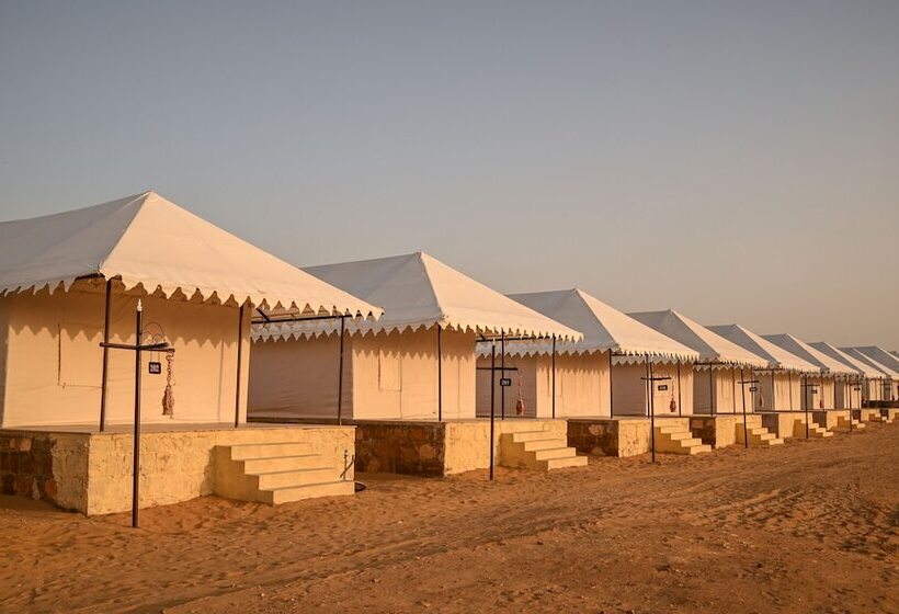 Отель The Carvaan Resort