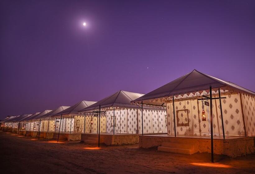 Отель The Carvaan Resort