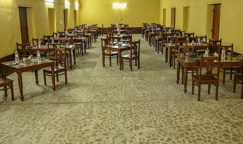 Отель The Carvaan Resort