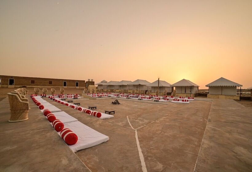 Отель The Carvaan Resort