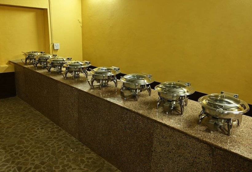 Отель The Carvaan Resort