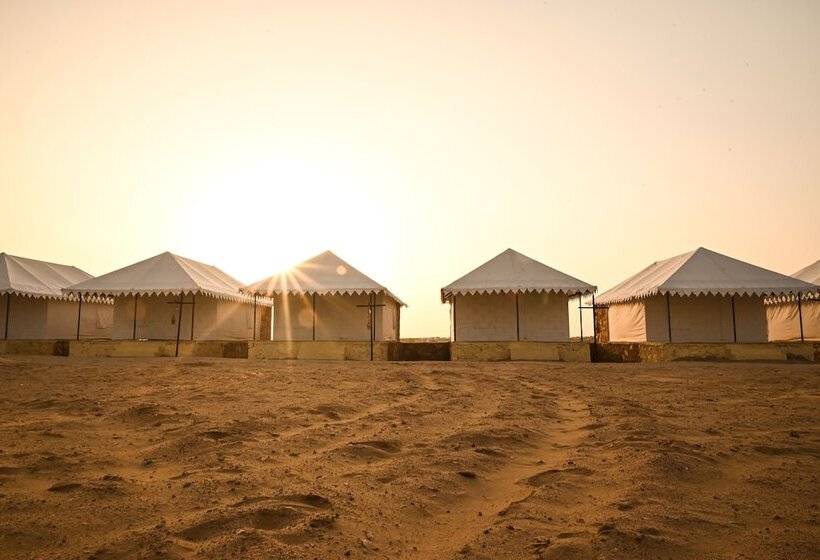 Отель The Carvaan Resort