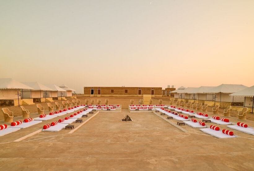 Отель The Carvaan Resort