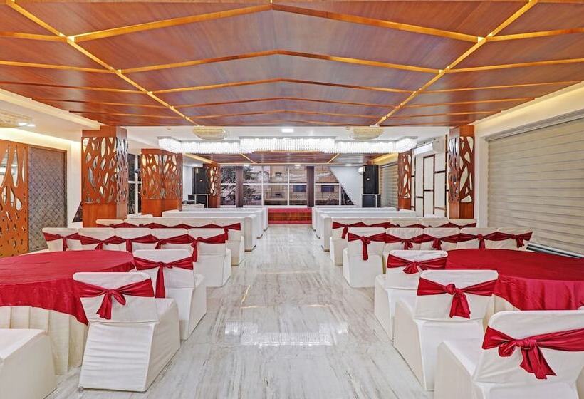 בית מלון כפרי Treebo Kanopy Greens