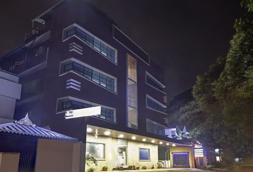 酒店 Treebo Thoduvas Star Plaza Cochin Airport