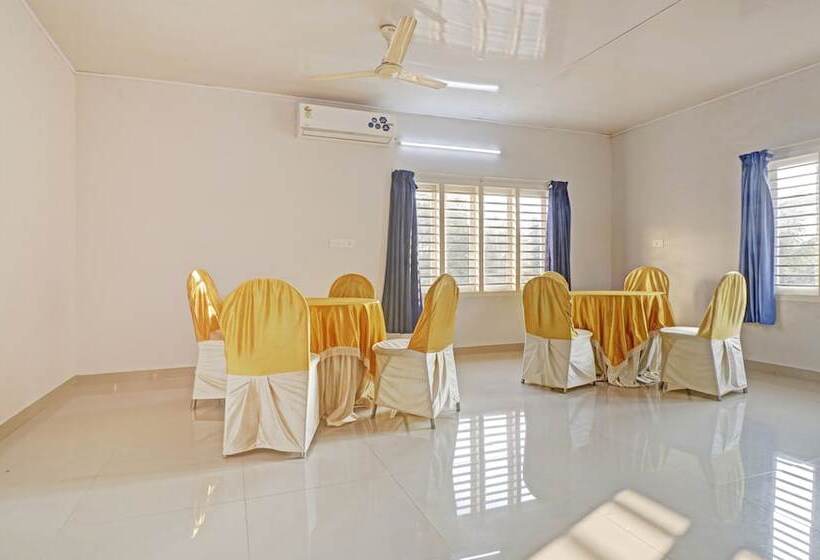 酒店 Treebo Thoduvas Star Plaza Cochin Airport