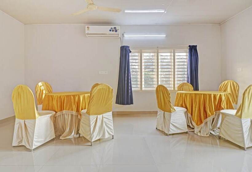 酒店 Treebo Thoduvas Star Plaza Cochin Airport