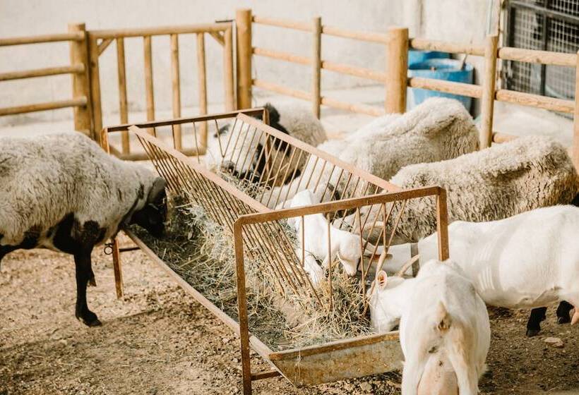 فندق Urlachi çiftliği