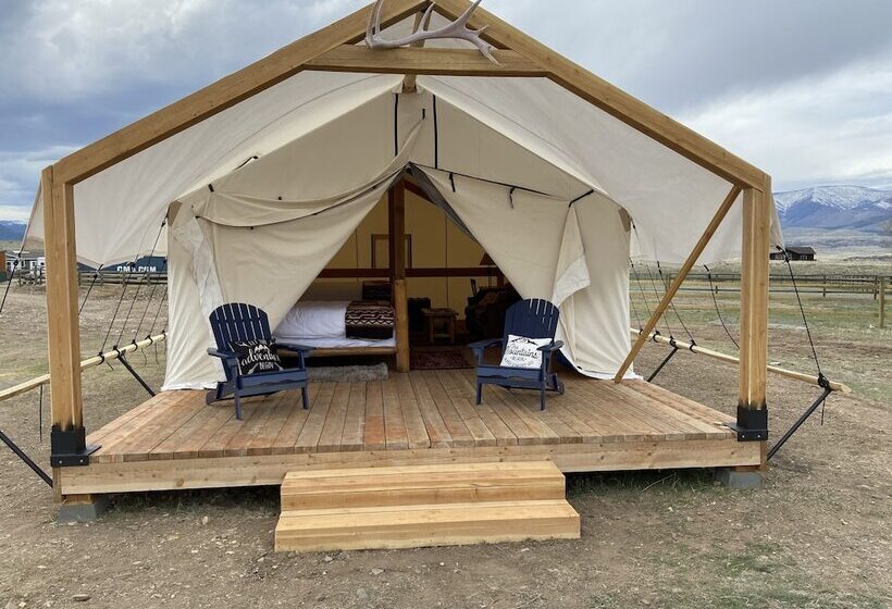 בית מלון כפרי Yellowstone Dreamin Camp