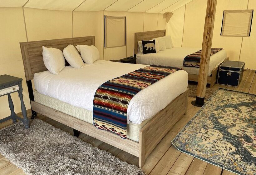 בית מלון כפרי Yellowstone Dreamin Camp