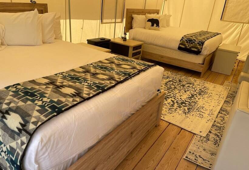 בית מלון כפרי Yellowstone Dreamin Camp