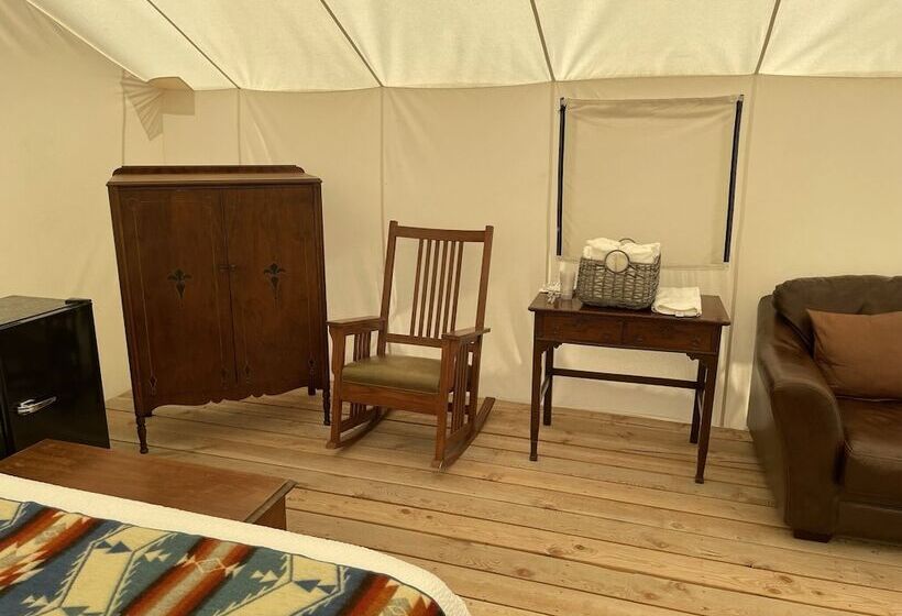 בית מלון כפרי Yellowstone Dreamin Camp