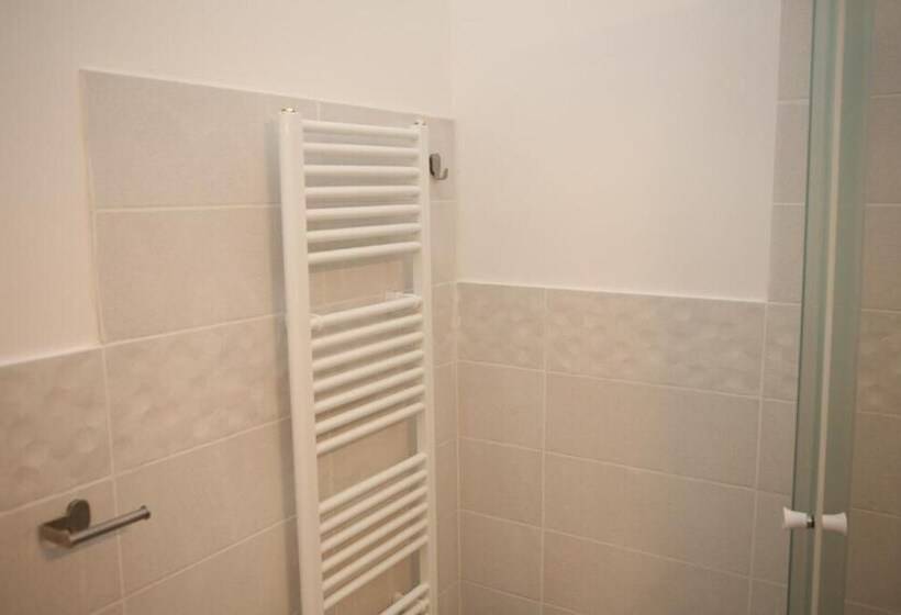 Hunyadi Panzió  Apartmanház