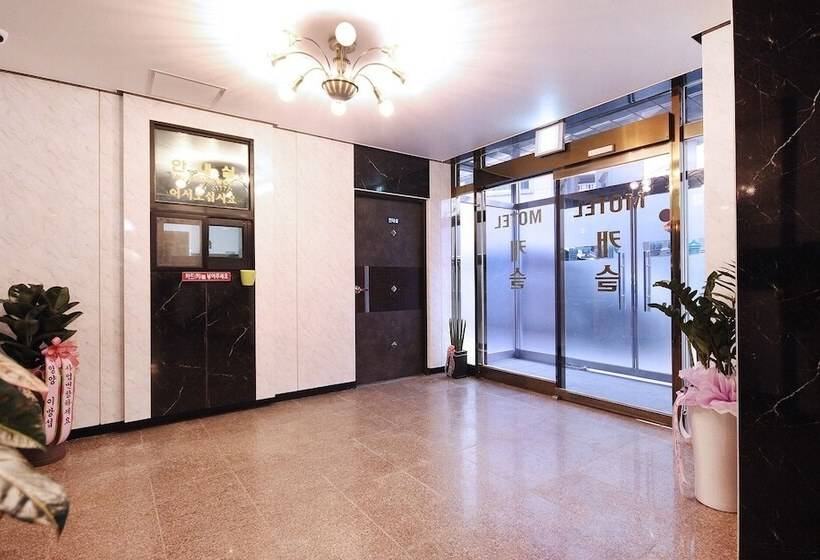 فندق على الطريق Andong Castle